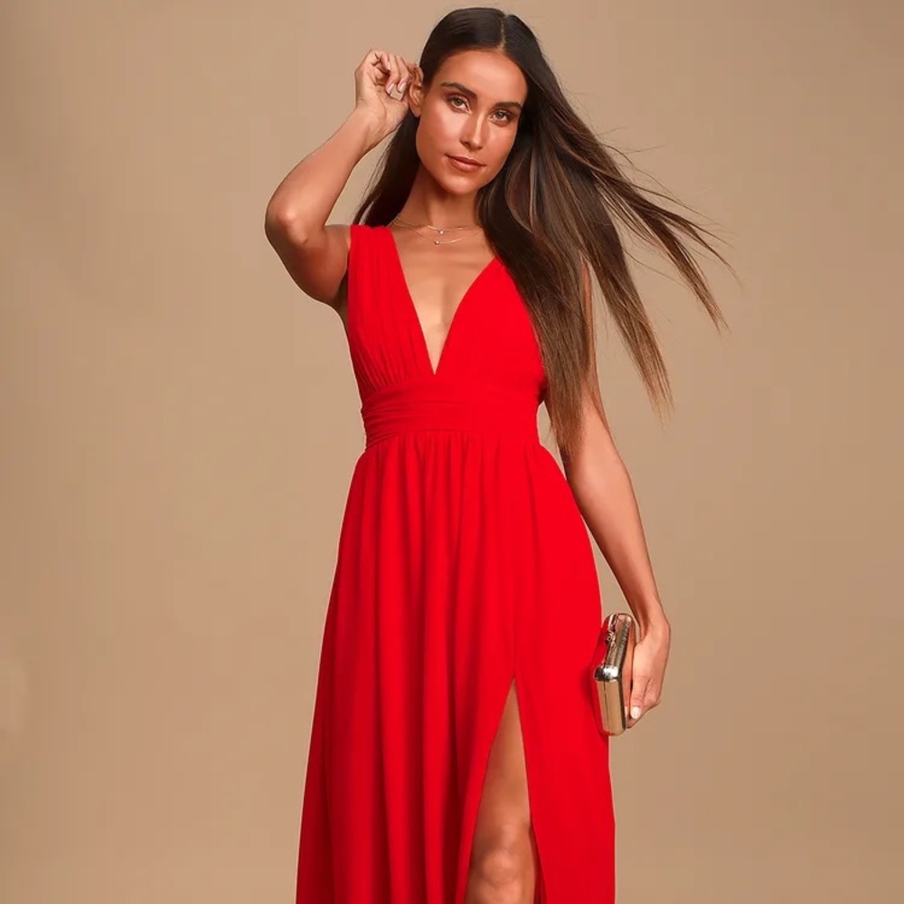 LIKE NEW MEDIUM RED LULU’S DRESS!!!